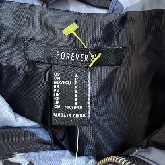 Forever 21 Pullover Camo Windbreaker Jacket - Picture 3 of 5